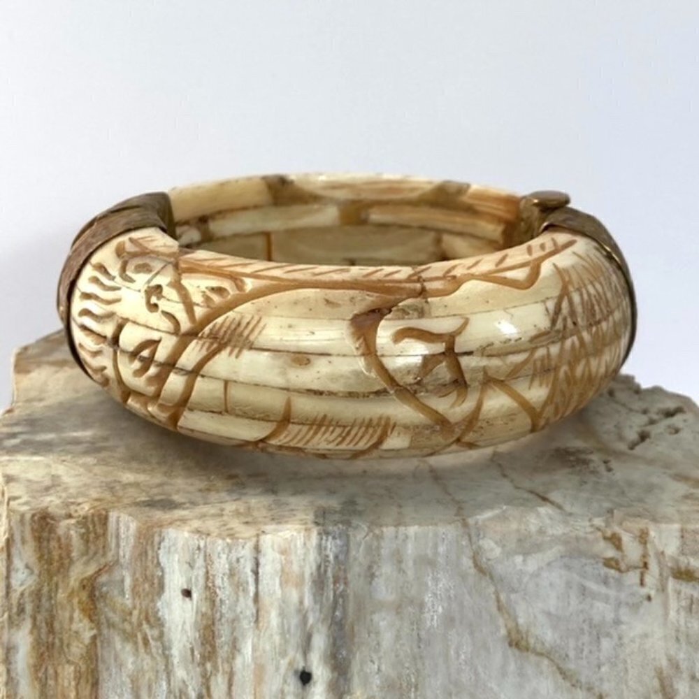 VTG Chunky Carved Bone Brass Bangle Bracelet Elephant Animal Motif Pin Closure
